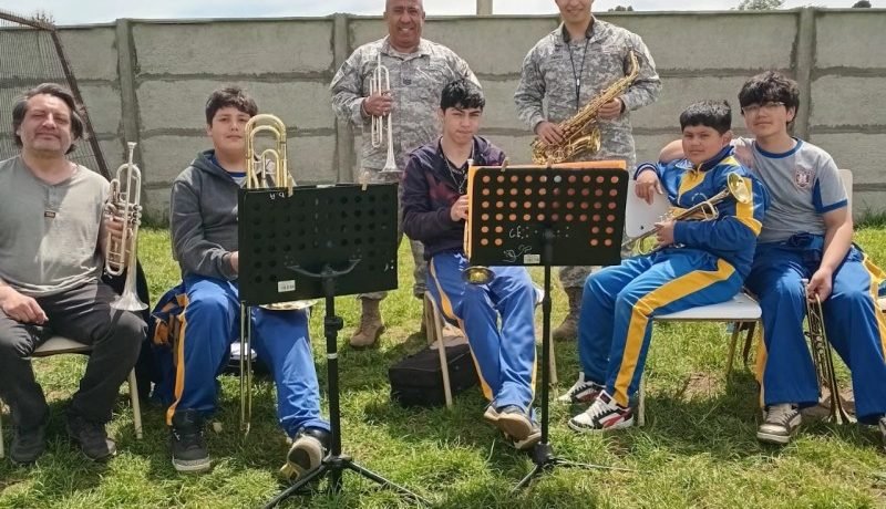 Fuerza Aérea y Semanas Musicales potencian la educación musical en escuelas de Los Lagos