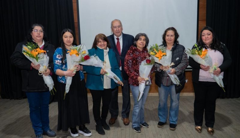 Mujeres Jefas de Hogar en Osorno: Reconocimiento a la Superación Mujeres Jefas de Hogar en Osorno: Reconocimiento a la Superación