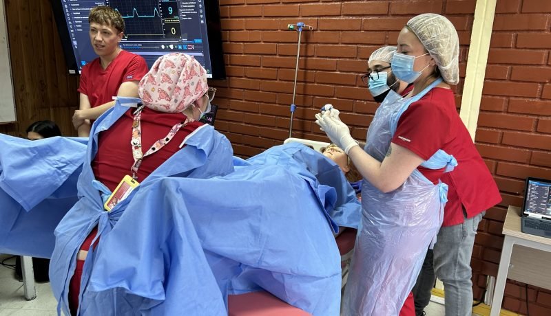 ULagos Osorno fortalece formación en Obstetricia con simuladores de parto de última generación