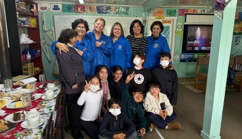 Navidad Solidaria en Puerto Varas: Damas Leonas Llevan Alegría con Importantes Donaciones