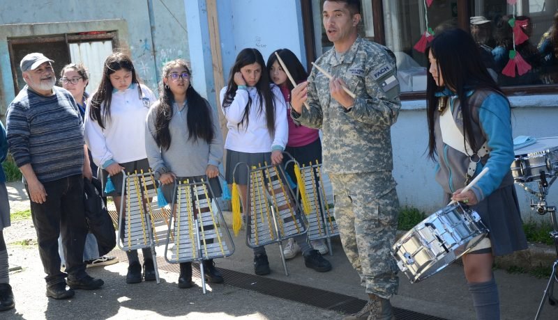 Fuerza Aérea de Chile potencia el talento de bandas escolares en Maullín