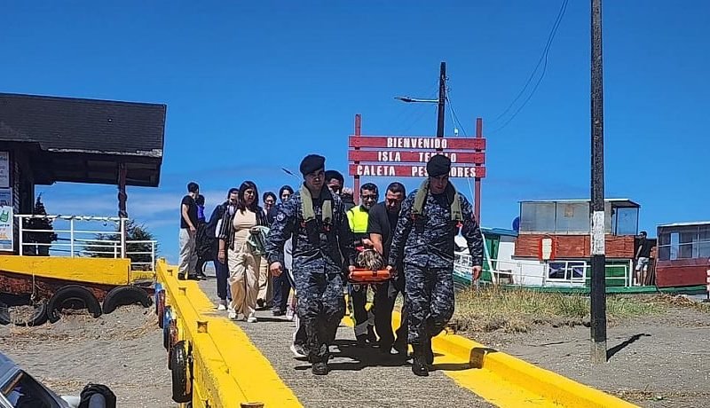 Armada de Chile rescata a adulta mayor tras accidente en Isla Tenglo