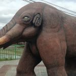 Dañan escultura de Gonfoterio y la retiran a un día de su instalación