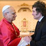 leon-xiv-recibe-a-javier-milei-en-el-vaticano-y-confirma-visita-a-argentina