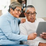 bonos-y-beneficios-para-adultos-mayores-en-agosto