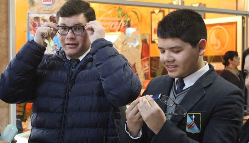 Junaeb: Anteojos Gratuitos para Estudiantes de Los Lagos