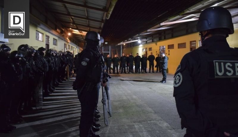 Operativo en Cárcel de Osorno: Incautan Armas y Licor Casero Operativo en Cárcel de Osorno: Incautan Armas y Licor Casero