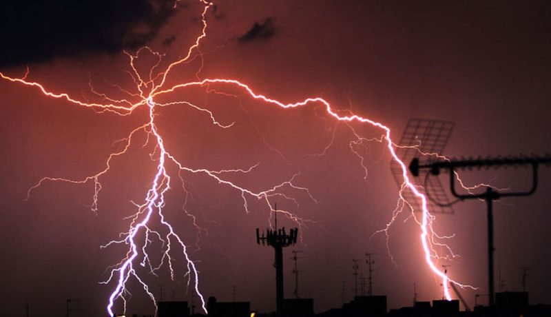 Alerta por tormentas eléctricas: Aviso de MeteoChile para 10 regiones del país