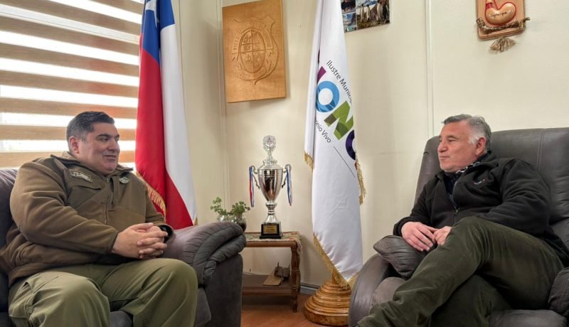 Alcalde de Chonchi y nuevo Prefecto de Carabineros se reúnen para fortalecer la seguridad comunal