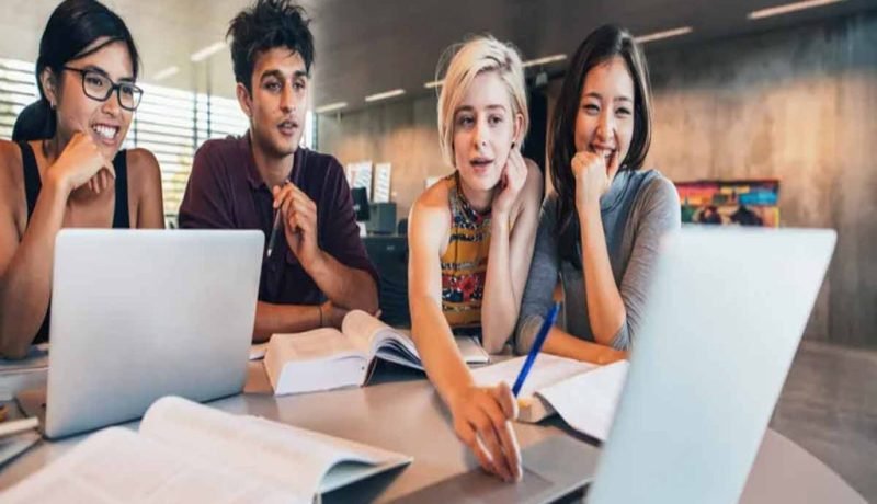 English Summer Camps 2026: Requisitos y cómo postular a los campamentos de inglés gratis del Mineduc