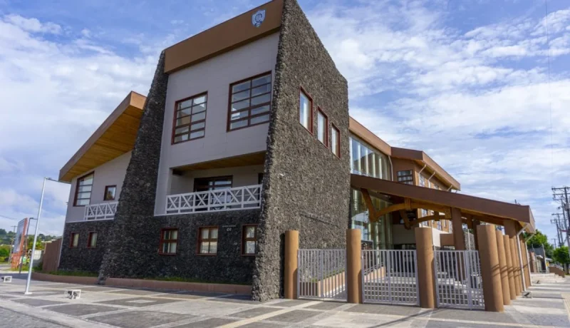 Fin a la incertidumbre: Cristian Olavarría asume como alcalde suplente en Llanquihue