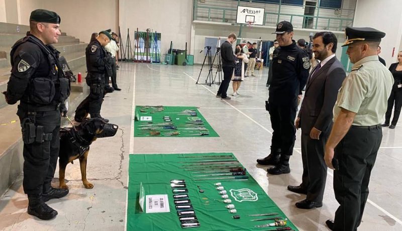 Gendarmería incauta armas y celulares en allanamiento a cárceles de Puerto Montt y Osorno