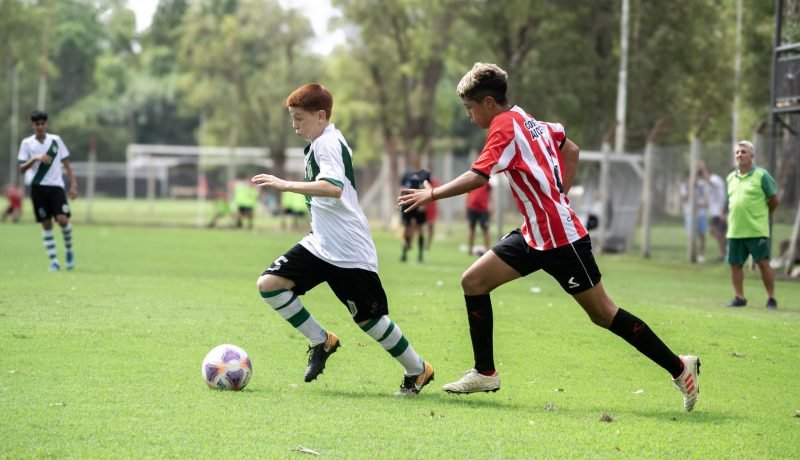 Hermanos osorninos inician su sueño en el fútbol argentino con Estudiantes de La Plata