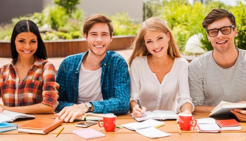 Talento regional: Estudiantes de Puerto Montt destacan en concurso nacional de microcuentos en inglés