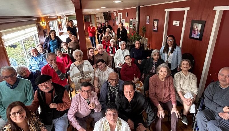 Música y Alegría en ELEAM Puerto Varas con Artistas del Sur de Chile Música y Alegría en ELEAM Puerto Varas con Artistas del Sur de Chile