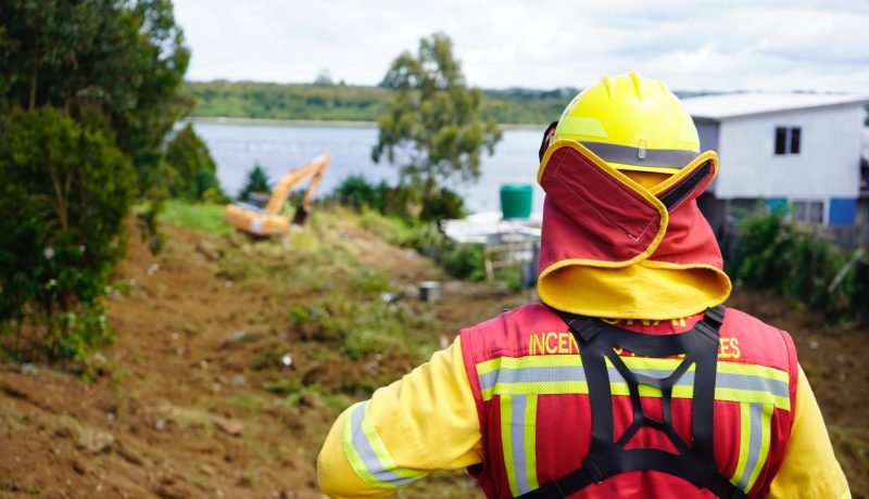 Calbuco y CONAF inician construcción de cortafuegos para prevenir incendios forestales