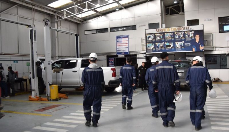 jovenes-en-reinsercion-social-descubren-oportunidades-en-talleres-automotrices