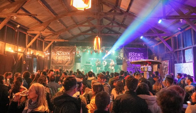 festin-en-el-galpon-invierno-tropical-en-puerto-varas-2025
