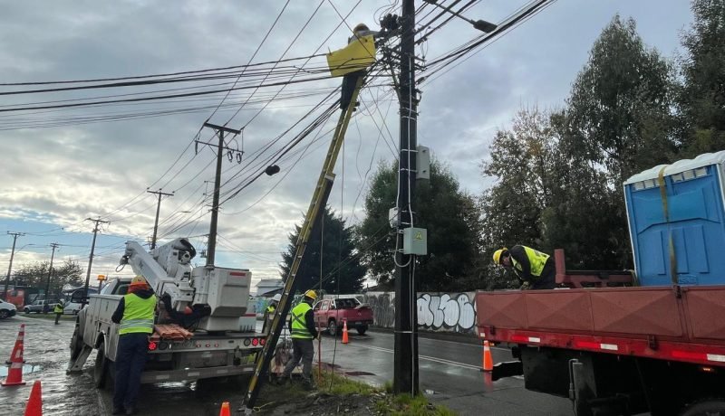 saesa-intensifica-reposicion-electrica-en-osorno-y-ranco-tras-sistema-frontal