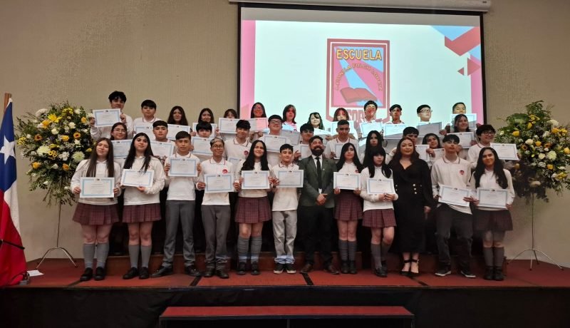 Osorno: 66 estudiantes de la Escuela Leonila Folch egresan de octavo básico en emotiva ceremonia