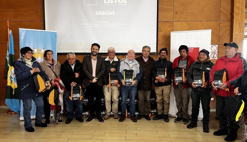 Maullín: 90 Familias Reciben Kits de Resiliencia Energética para Enfrentar Emergencias