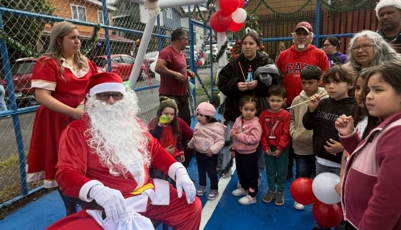 Inauguran anhelada cancha en Población El Bosque de Calbuco con fiesta navideña