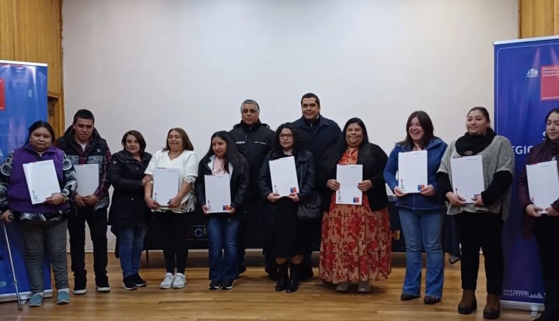 Chonchi: 98 Familias Reciben Títulos de Propiedad de sus Nuevos Hogares