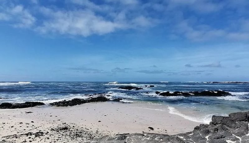 balchamo-la-playa-salvaje-de-los-lagos-que-conquista-surfistas-y-amantes-de-la-naturaleza