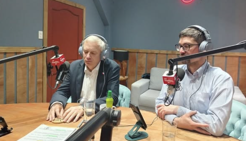 Visita de Kast a Radio Frutillar