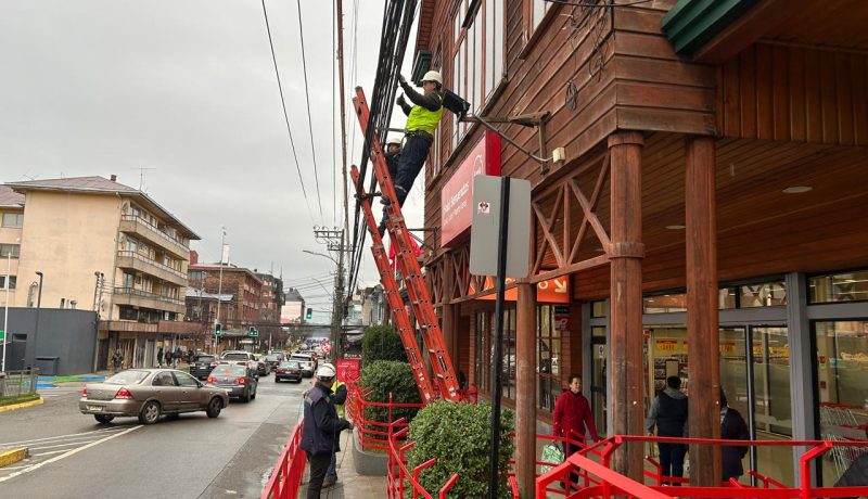 puerto-varas-retiro-masivo-de-cables-en-desuso-mejora-la-ciudad