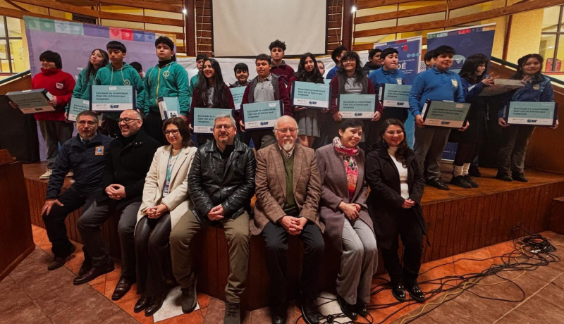 queilen-55-estudiantes-reciben-notebooks-junaeb-para-impulsar-su-educacion-digital