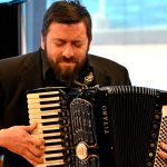 alumno-de-acordeon-en-su-presentacion-final-1.jpg