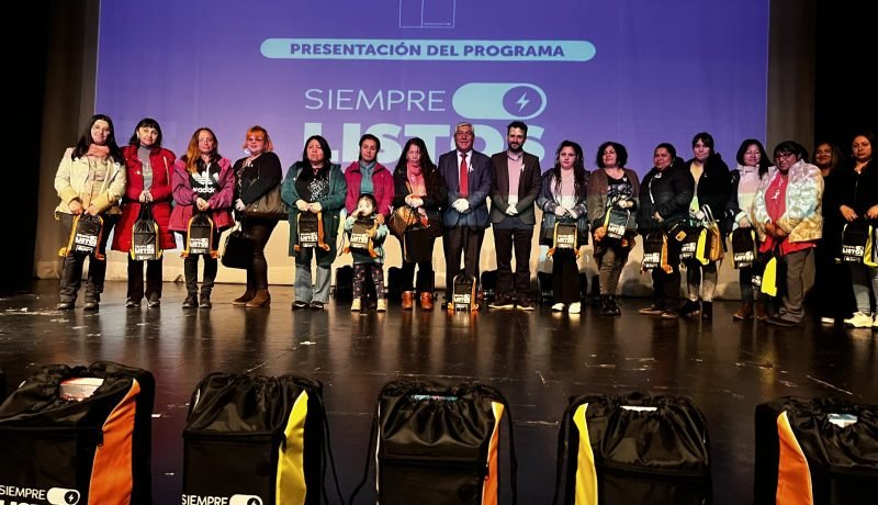 Los Lagos Lanza «Siempre Listos»: Kits de Resiliencia Energética para Familias de Castro Los Lagos Lanza "Siempre Listos": Kits de Resiliencia Energética para Familias de Castro