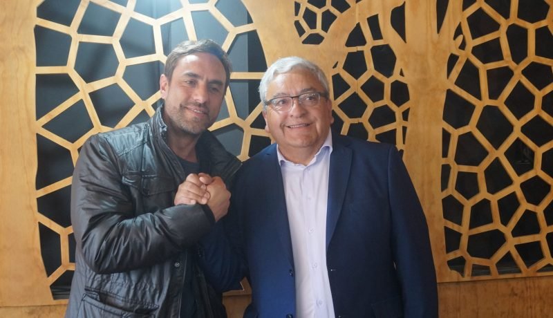 Actor Álvaro Gómez entrega su apoyo a Ramón Espinoza para la elección del Distrito 25