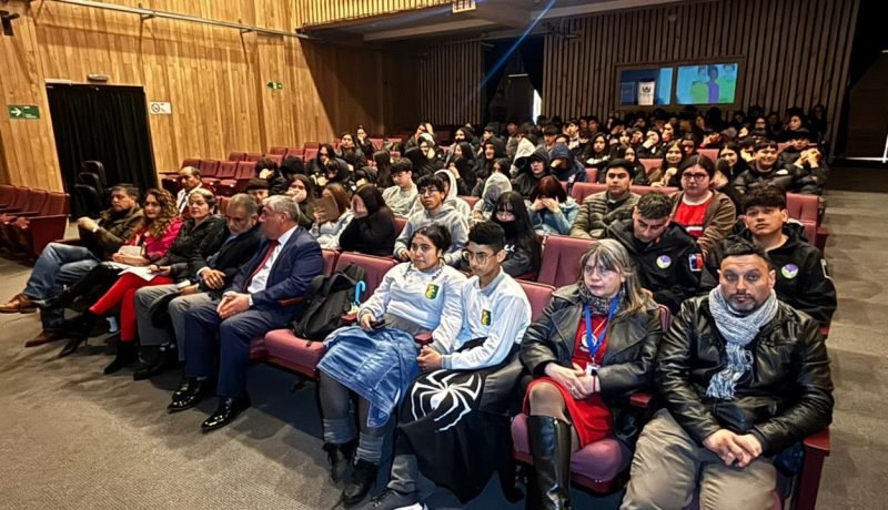 Jóvenes de Castro Lideran la Erradicación de la Violencia en sus Comunidades Jóvenes de Castro Lideran la Erradicación de la Violencia en sus Comunidades