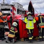 Complejo rescate de mujer tras volcamiento en Alto Bonito, Puerto Montt