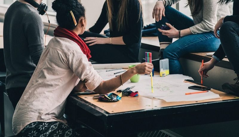 Jóvenes de Los Lagos: Beben menos alcohol pero con mayor intensidad, según SENDA