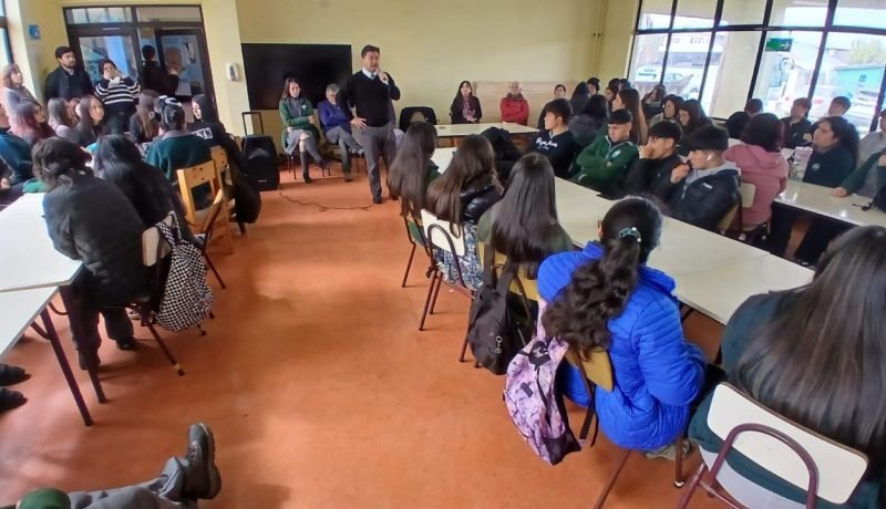 Fiscal de Maullín y Los Muermos Impulsa Charlas Educativas sobre Derechos Juveniles Fiscal de Maullín y Los Muermos Impulsa Charlas Educativas sobre Derechos Juveniles