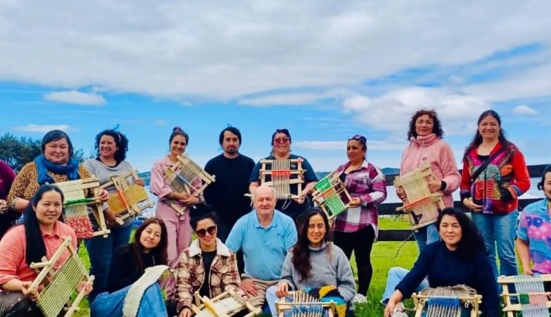 Willi Mapu Cierra con Éxito “Tejiendo Raíces” en Chiloé Willi Mapu Cierra con Éxito “Tejiendo Raíces” en Chiloé