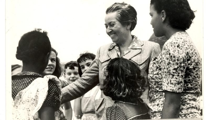 Puerto Montt Celebra 80 Años del Nobel de Gabriela Mistral con Concurso Artístico Puerto Montt Celebra 80 Años del Nobel de Gabriela Mistral con Concurso Artístico