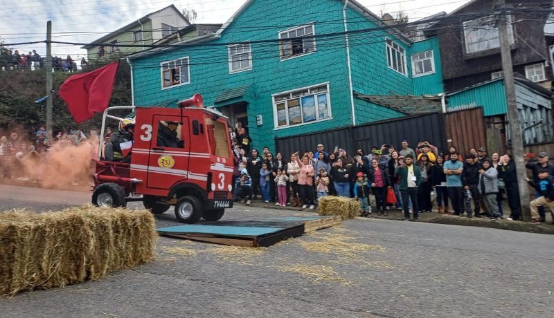 carrera-de-carritos-locos-chonchi-multitudinaria-fiesta-familiar-atrae-a-mas-de-2-500-personas