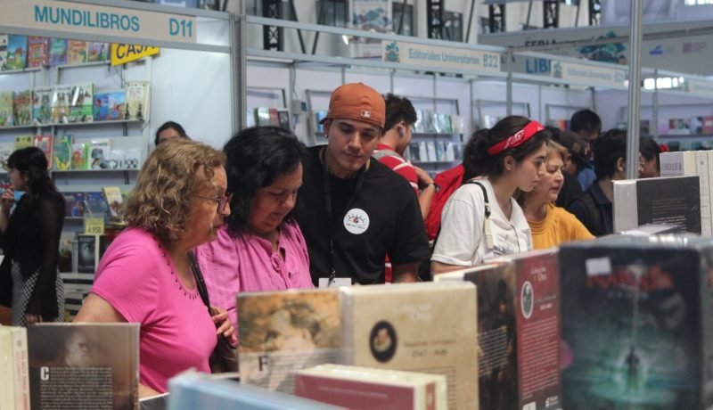 Región de Los Lagos Brilla como Invitada de Honor en FILSA 2025