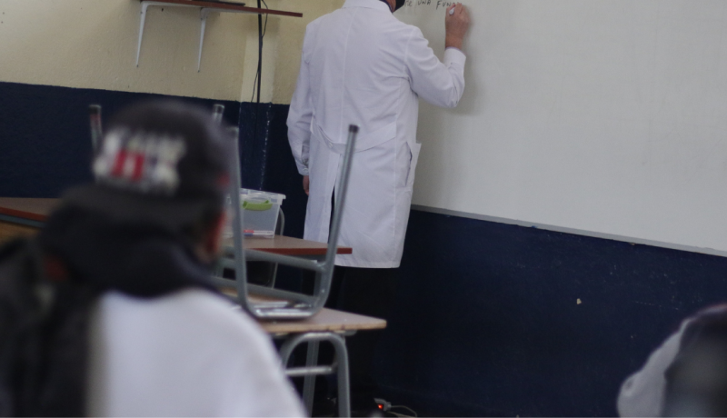 suspenden-a-profesor-de-escuela-de-castro-por-presuntos-acosos-y-tocaciones-reiteradas-hacia-alumnas